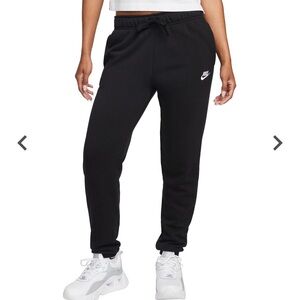 Nike Women's Sportswear Club Fleece Mid-Rise Joggers